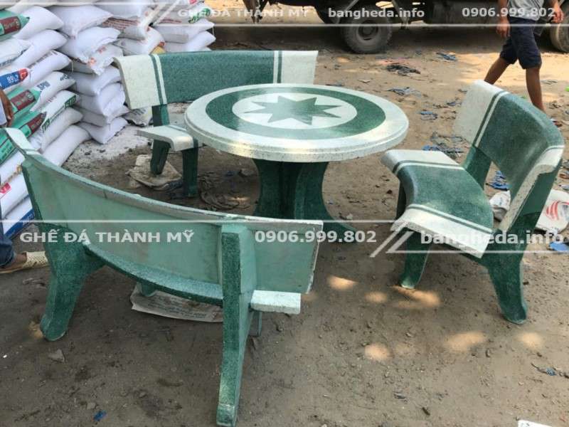 ban ghe da san vuon tai quan 2