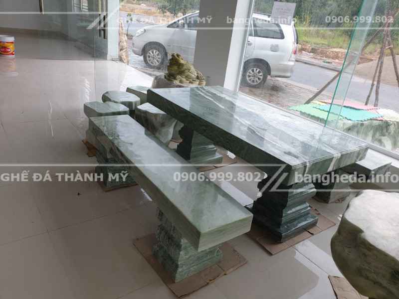 Bàn ghế đá nguyên khối tại đồng nai