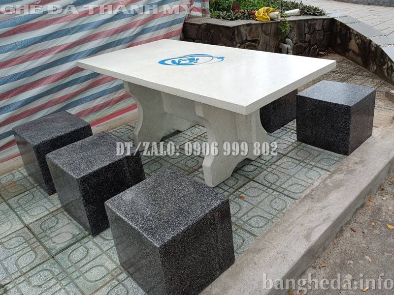 Bàn ghế đá chữ nhật loại 6 đôn vuông màu đen