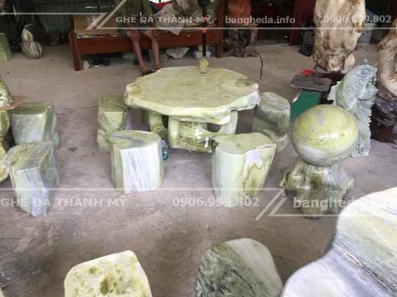 giá bộ bàn ghế đá tự nhiên 3
