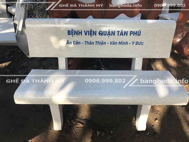 Tìm mua ghế đá sân trường làm quà tặng dịp kỷ niệm 3