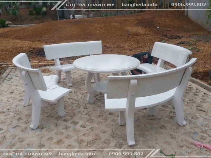 Tìm mua ghế đá sân trường làm quà tặng dịp kỷ niệm 5