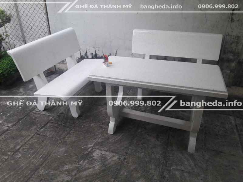 Bàn ghế đá xi măng siêu bền cho sân vườn nhà bạn 1