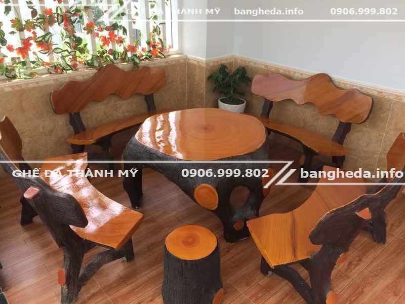 Đặt làm bàn ghế đá giả gỗ tặng công viên 1