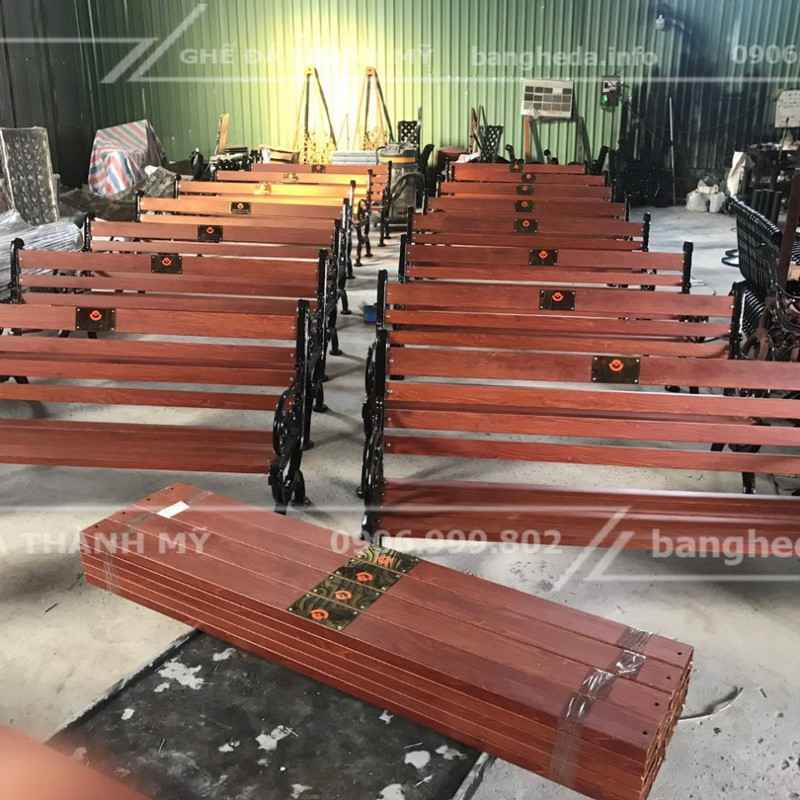 bàn ghế gang đúc ngoài trời 3
