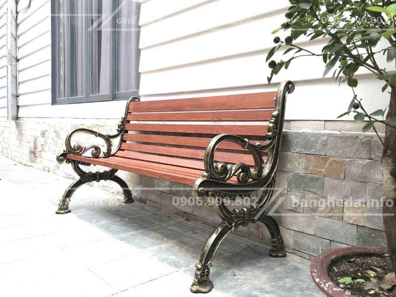 ghế gang đúc sân vườn 2