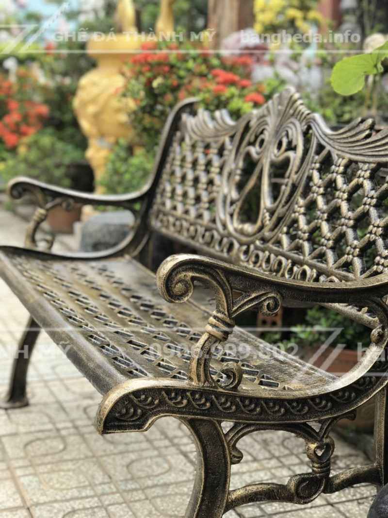 ghế gang đúc sân vườn 3