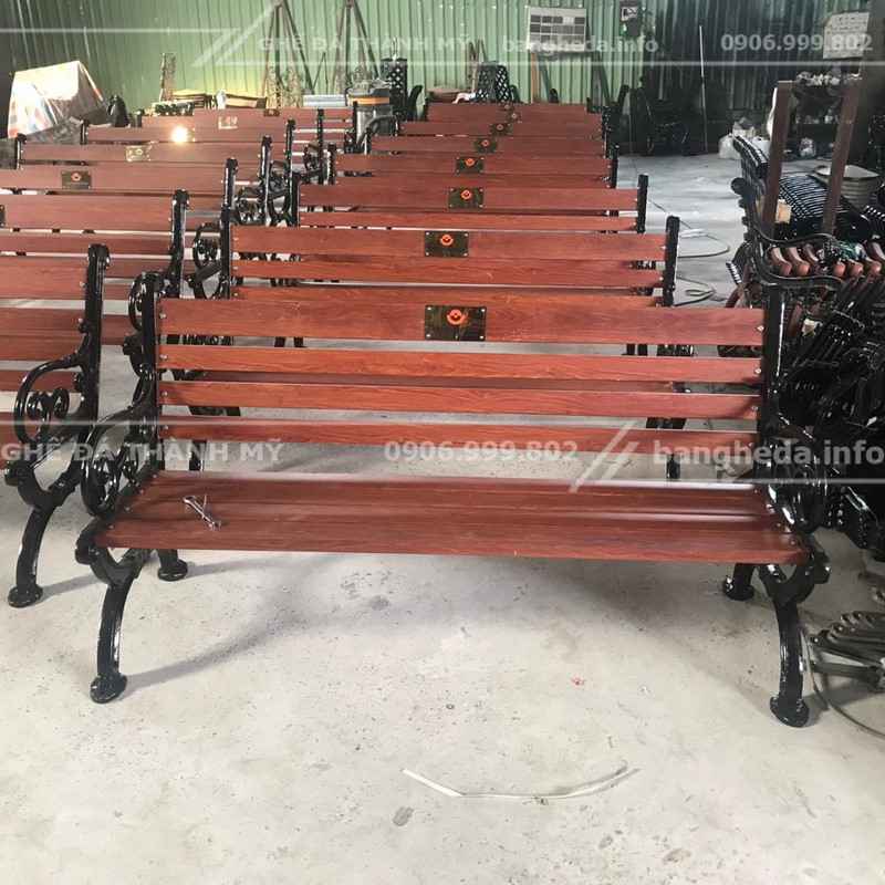 ghế gang đúc ngoài trời 2