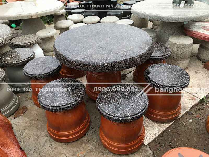 Mẫu bàn ghế đá nguyên khối cho sân vườn đẹp 1