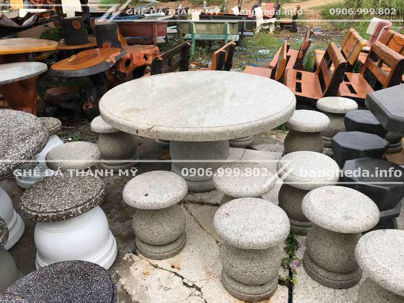 Mẫu bàn ghế đá nguyên khối cho sân vườn đẹp 2