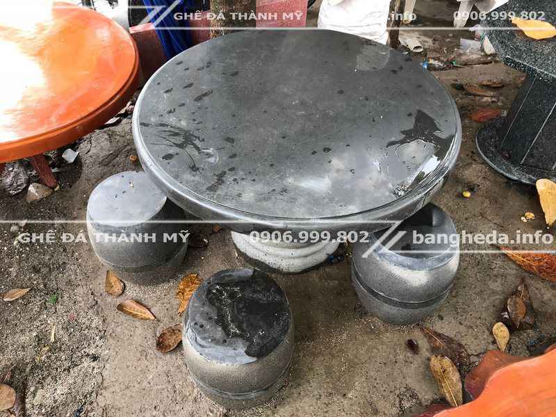 Mẫu bàn ghế đá nguyên khối cho sân vườn đẹp 3