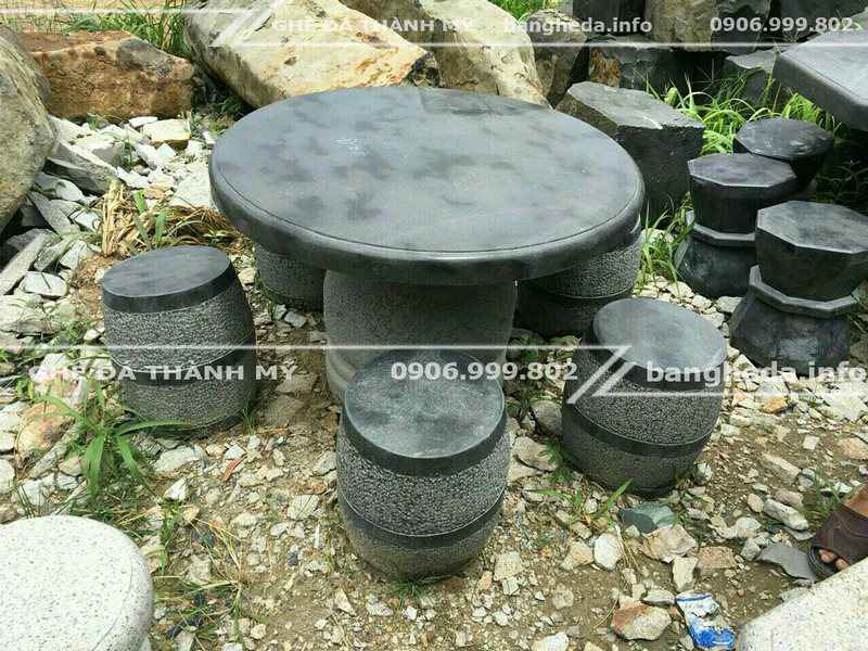 Mẫu bàn ghế đá nguyên khối cho sân vườn đẹp 4