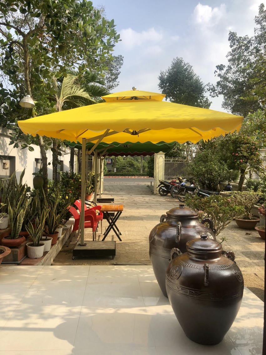 dù che nắng quán cafe