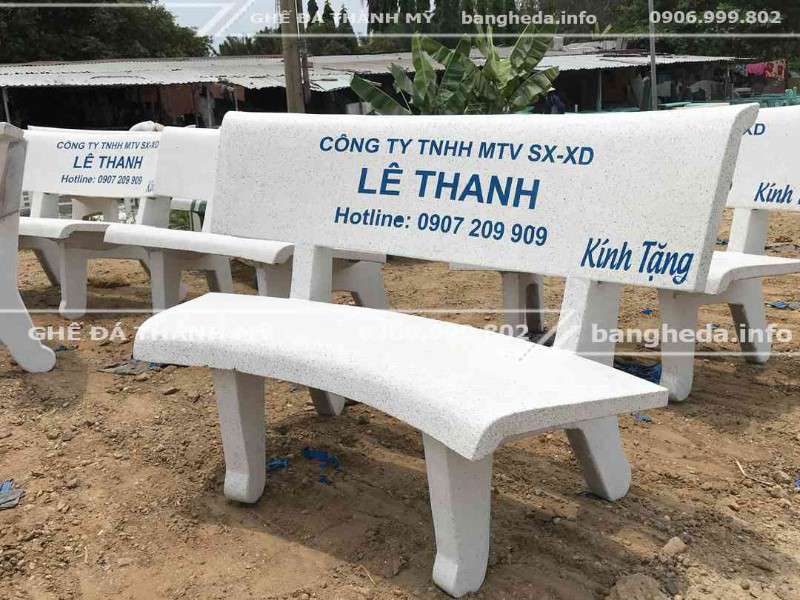 bàn ghế đá 1