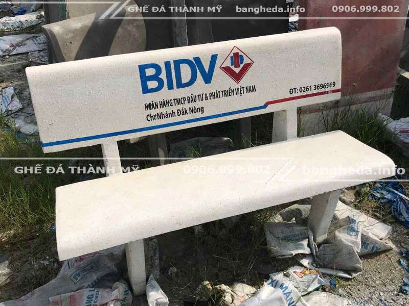 Bàn ghế đá công viên 1