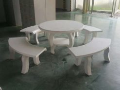 Bộ ghế đá cong màu trắng