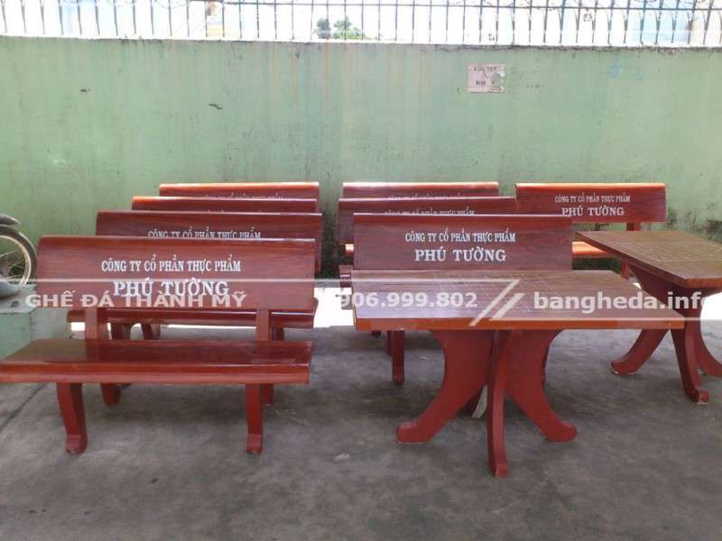 ban ghe da Quan 4
