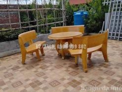 Bàn ghế đá tròn màu vàng