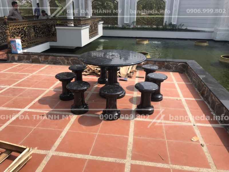 Bàn ghế đá tự nhiên