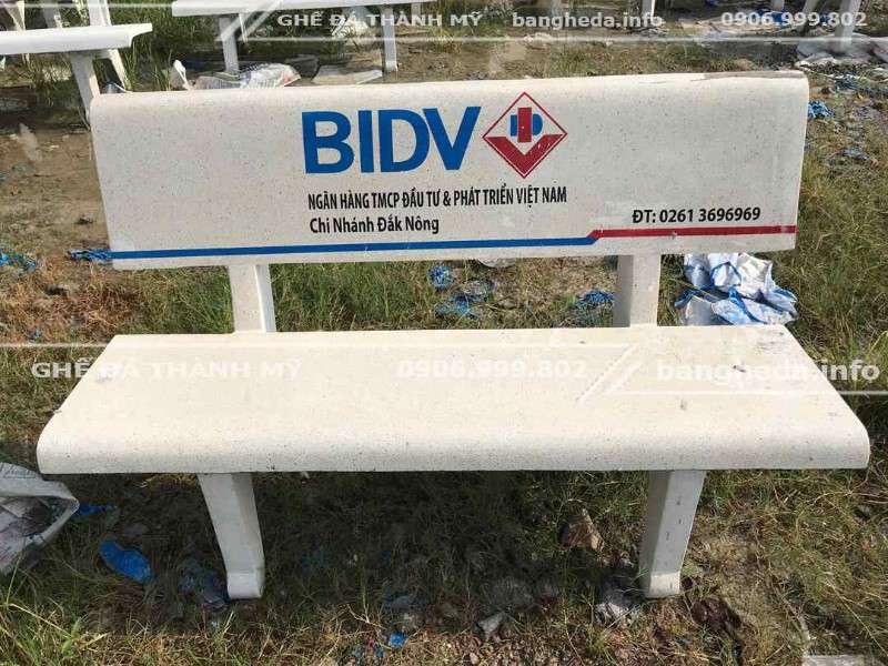 Bàn ghế đá công viên 2