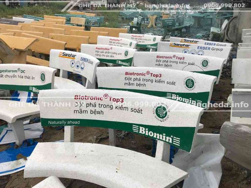 Công ty BIOMIN đặt bàn ghế đá xi măng 2