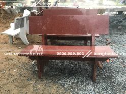 Ghế đá hoa cương màu đỏ