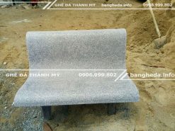 Ghế đá liền tựa màu xám
