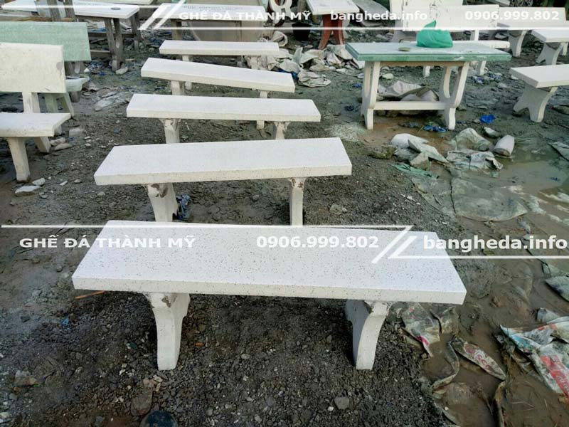 Ghế đá sân trường