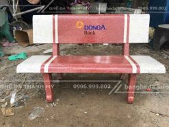 Ghế đá sân vườn trắng đỏ