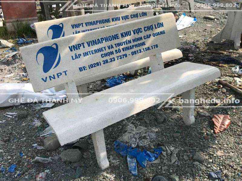 ghế đá màu trắng 2