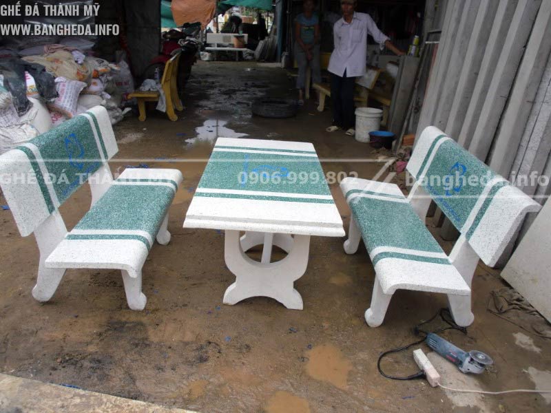 giá bộ bàn ghế đá phối hai màu đẹp